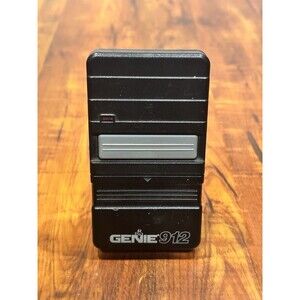 Genuine Genie 912 Model GT912 One Button Garage Door Opener Remote - Works!